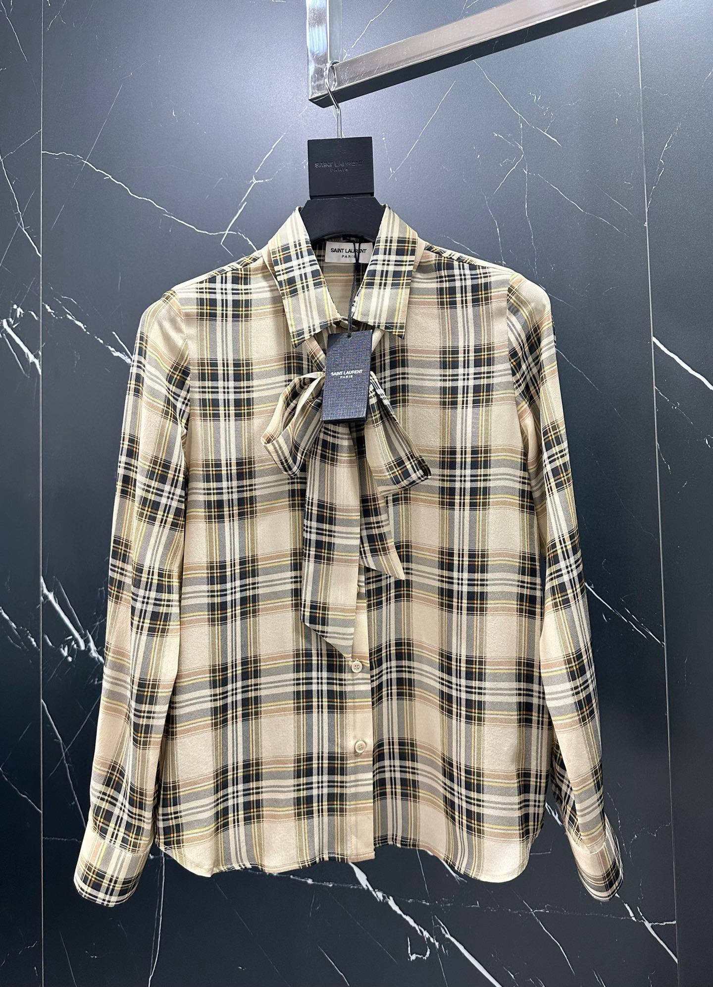 SAINT LAURENT 25 Falls New Series: Oversize-styled Classic Shirts for Every Occasion - 图片 9