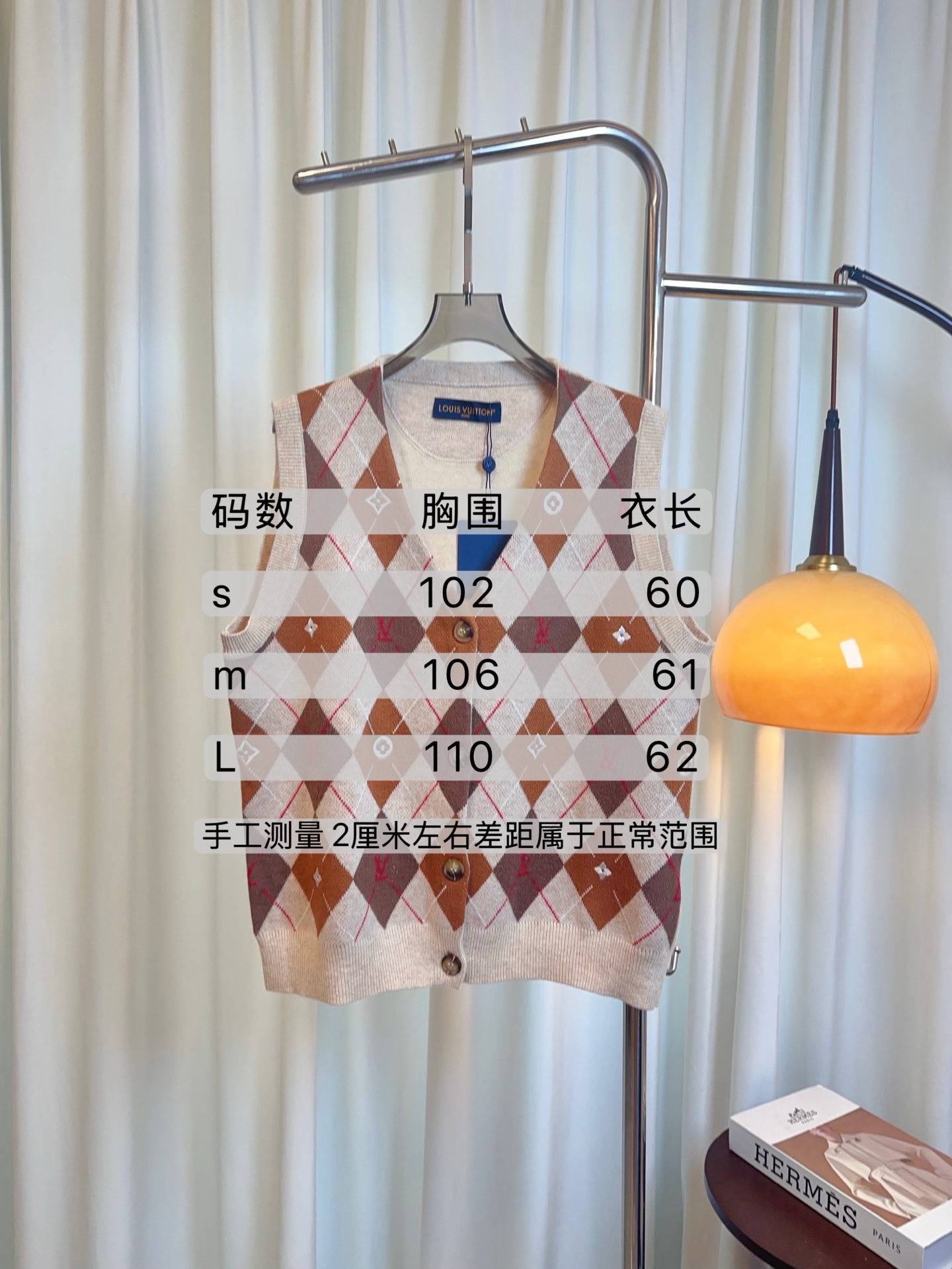 “Diamond-Grained Embroidery Scrawl Vest: Top-Quality Women’s Clothing” - 图片 9