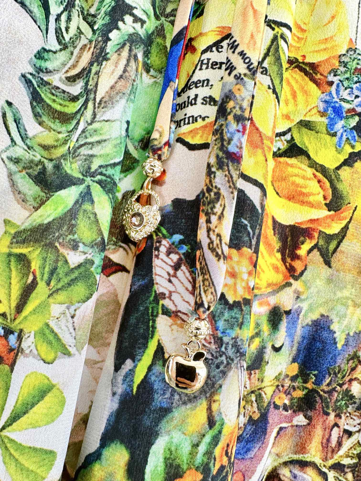 Title: “P984 Camilla Silk Jumpsuit with Crystal Details for Spring and Summer” Summary: P984 Camilla jumpsuit in 100% silk, featuring a unique snow white pattern, - 图片 7