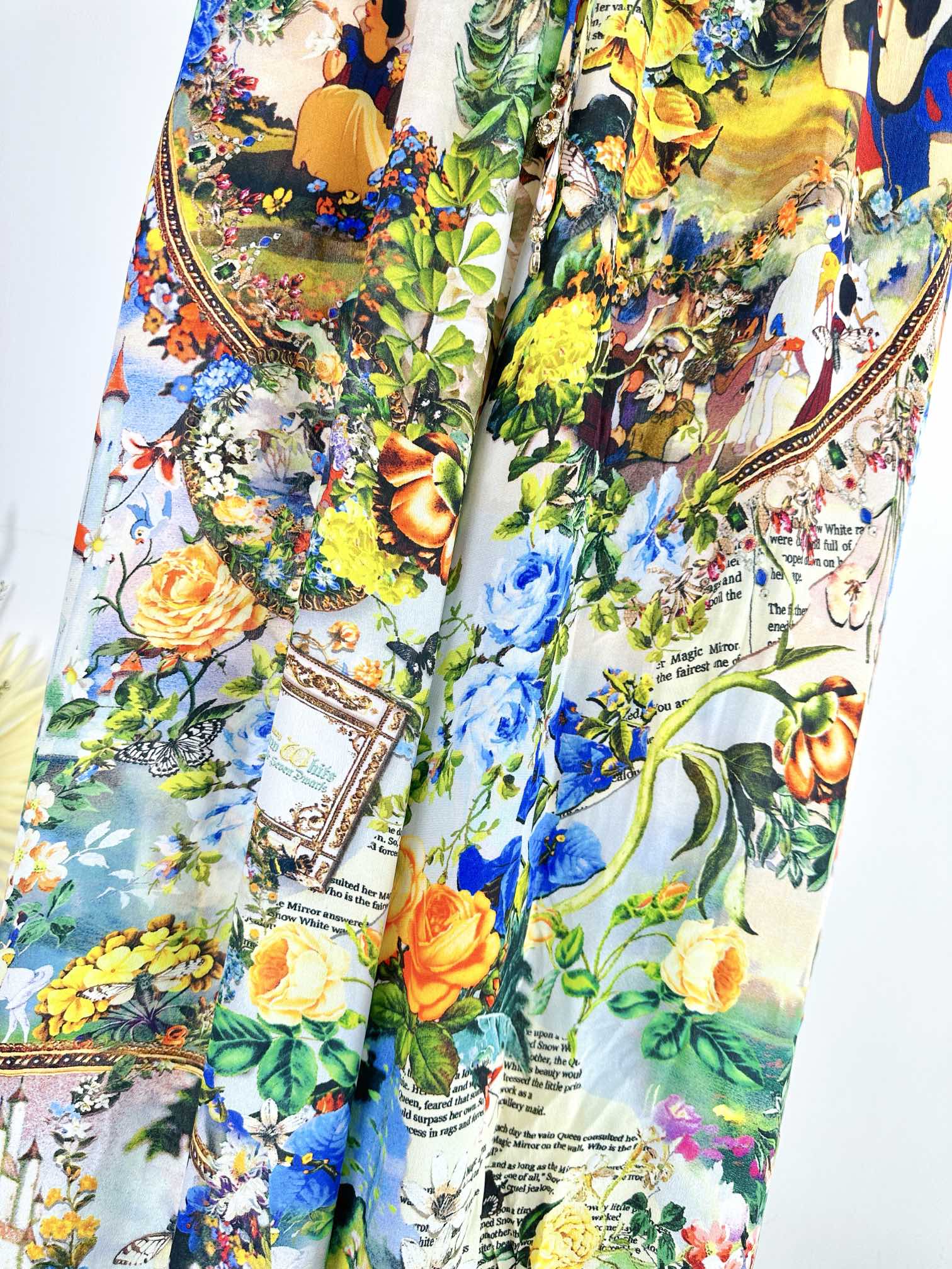 Title: “P984 Camilla Silk Jumpsuit with Crystal Details for Spring and Summer” Summary: P984 Camilla jumpsuit in 100% silk, featuring a unique snow white pattern, - 图片 6