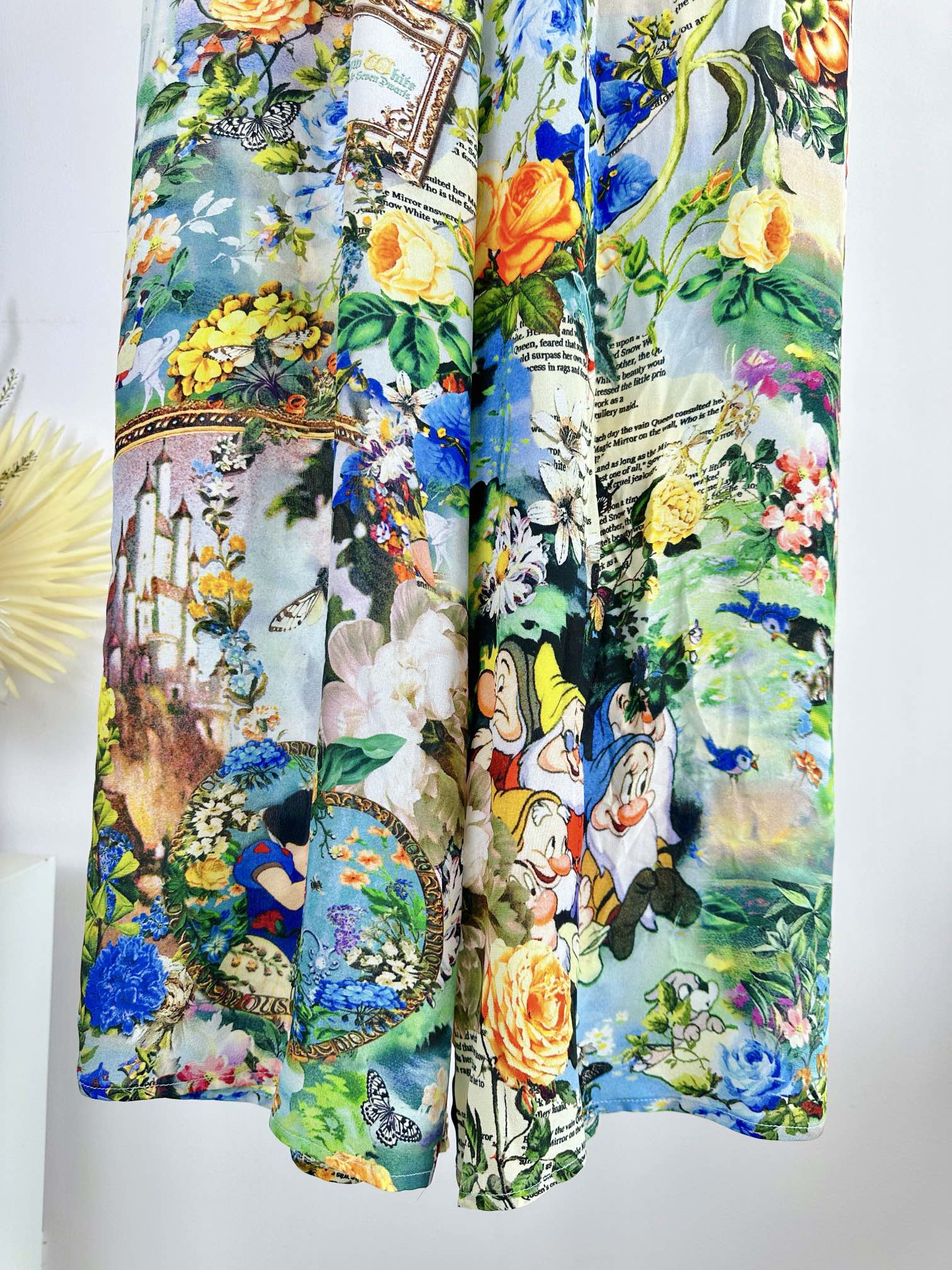 Title: “P984 Camilla Silk Jumpsuit with Crystal Details for Spring and Summer” Summary: P984 Camilla jumpsuit in 100% silk, featuring a unique snow white pattern, - 图片 8