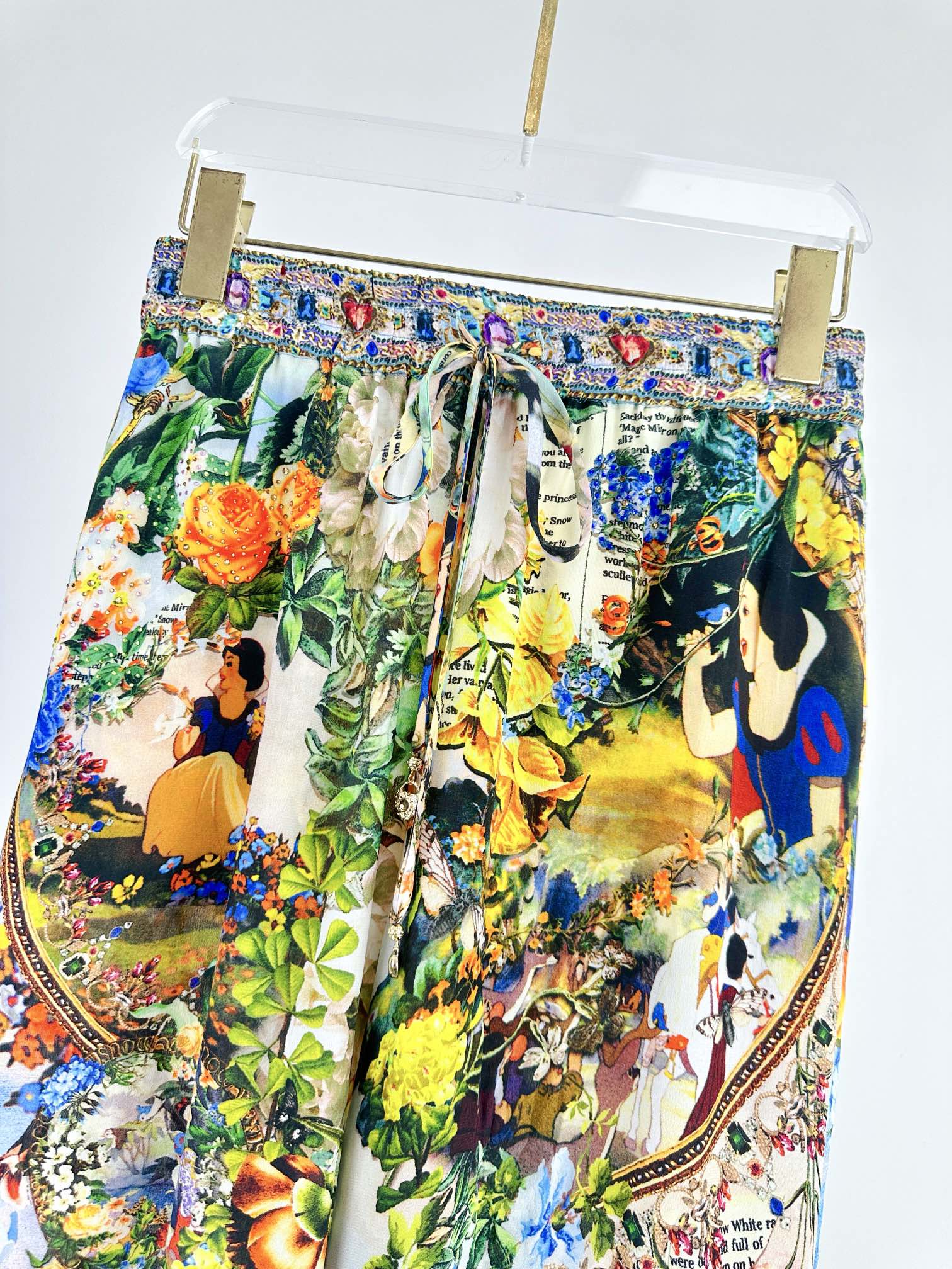 Title: “P984 Camilla Silk Jumpsuit with Crystal Details for Spring and Summer” Summary: P984 Camilla jumpsuit in 100% silk, featuring a unique snow white pattern, - 图片 4