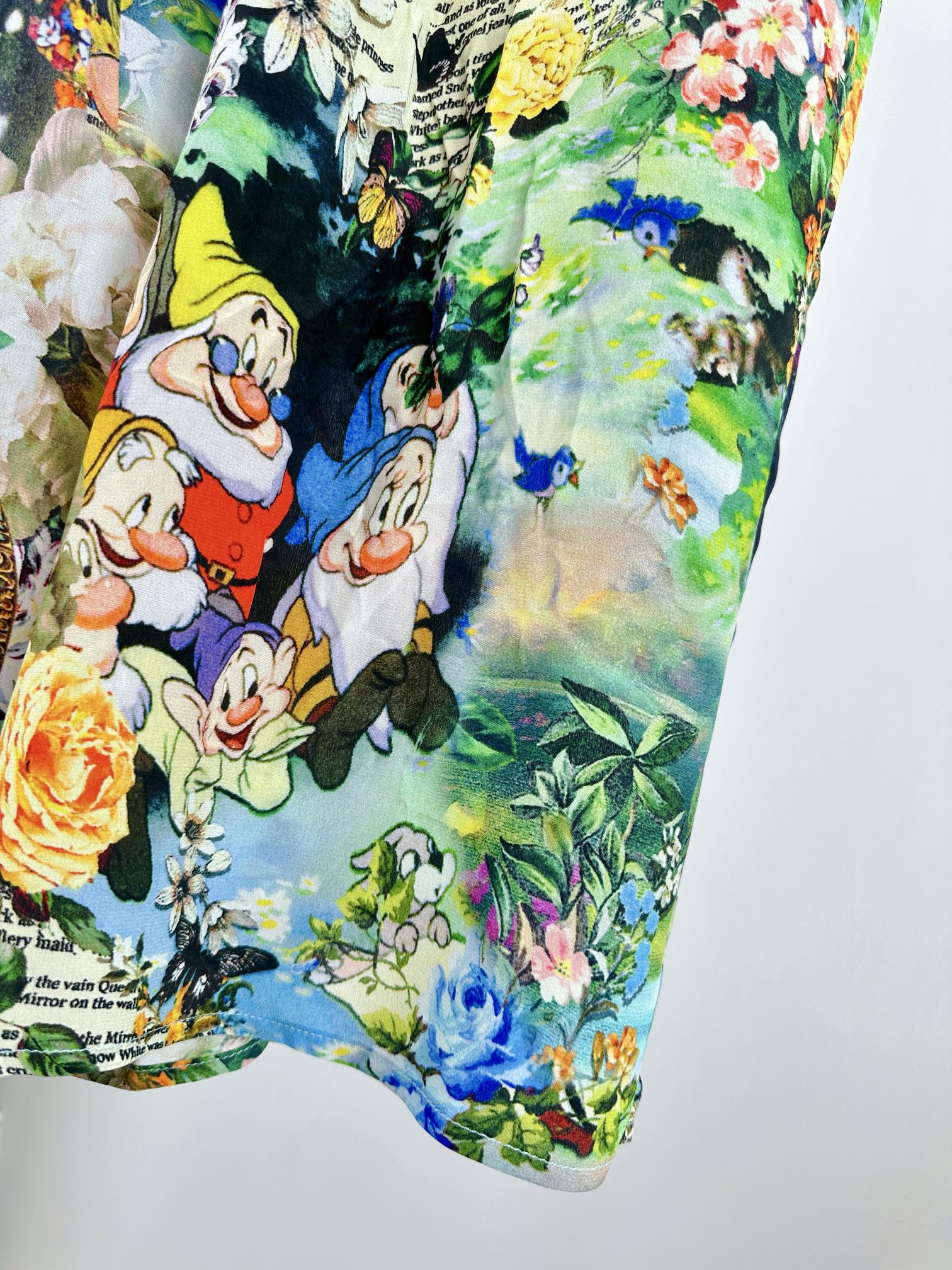 Title: “P984 Camilla Silk Jumpsuit with Crystal Details for Spring and Summer” Summary: P984 Camilla jumpsuit in 100% silk, featuring a unique snow white pattern, - 图片 9