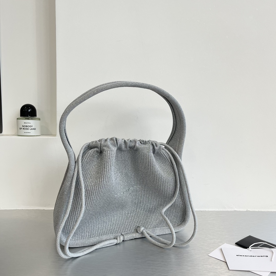 “Alexander Wang Ryan Handbag: Metal-Sinting Silver Beauty with Custom Knitting Design” - 图片 2