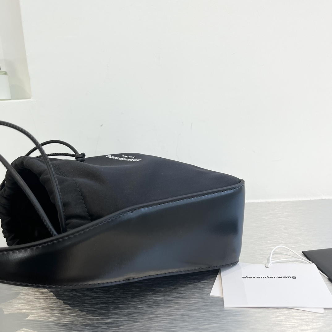 Alexander Wang: Cool and Simple Style with Luxurious Details for Everyday Wear - 图片 5