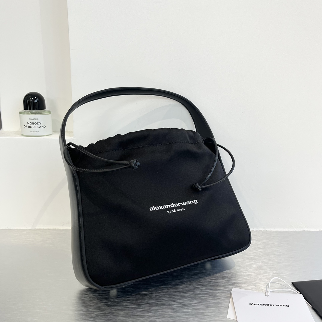 Alexander Wang: Cool and Simple Style with Luxurious Details for Everyday Wear - 图片 2