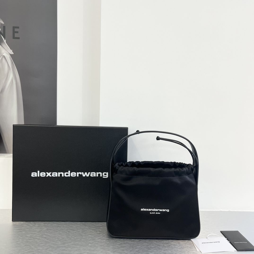 Alexander Wang: Cool and Simple Style with Luxurious Details for Everyday Wear
