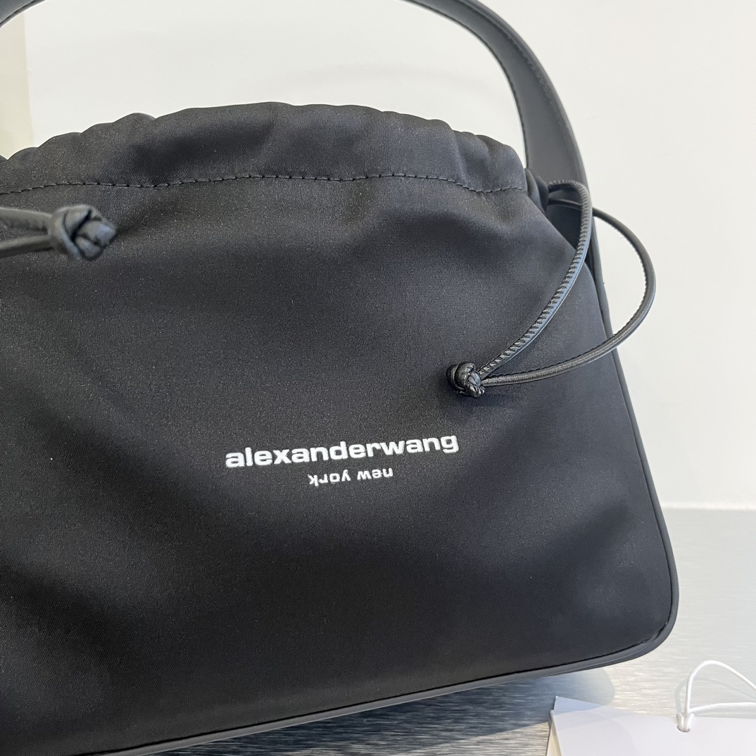 Alexander Wang: Cool and Simple Style with Luxurious Details for Everyday Wear - 图片 4