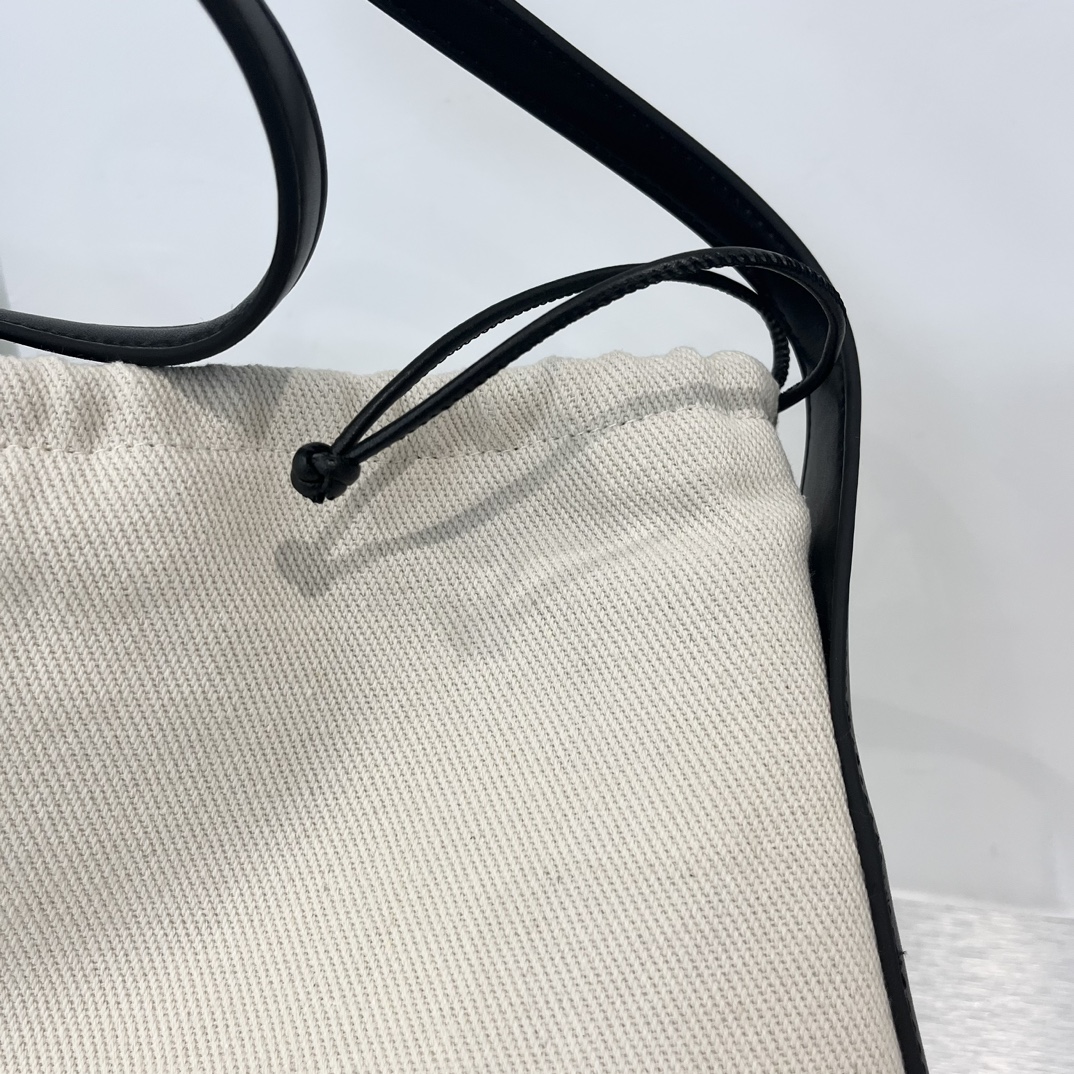Stylish Canvas Alexander Wang Bucket Bag with Generous Capacity, Size 27, Original Packaging. - 图片 7