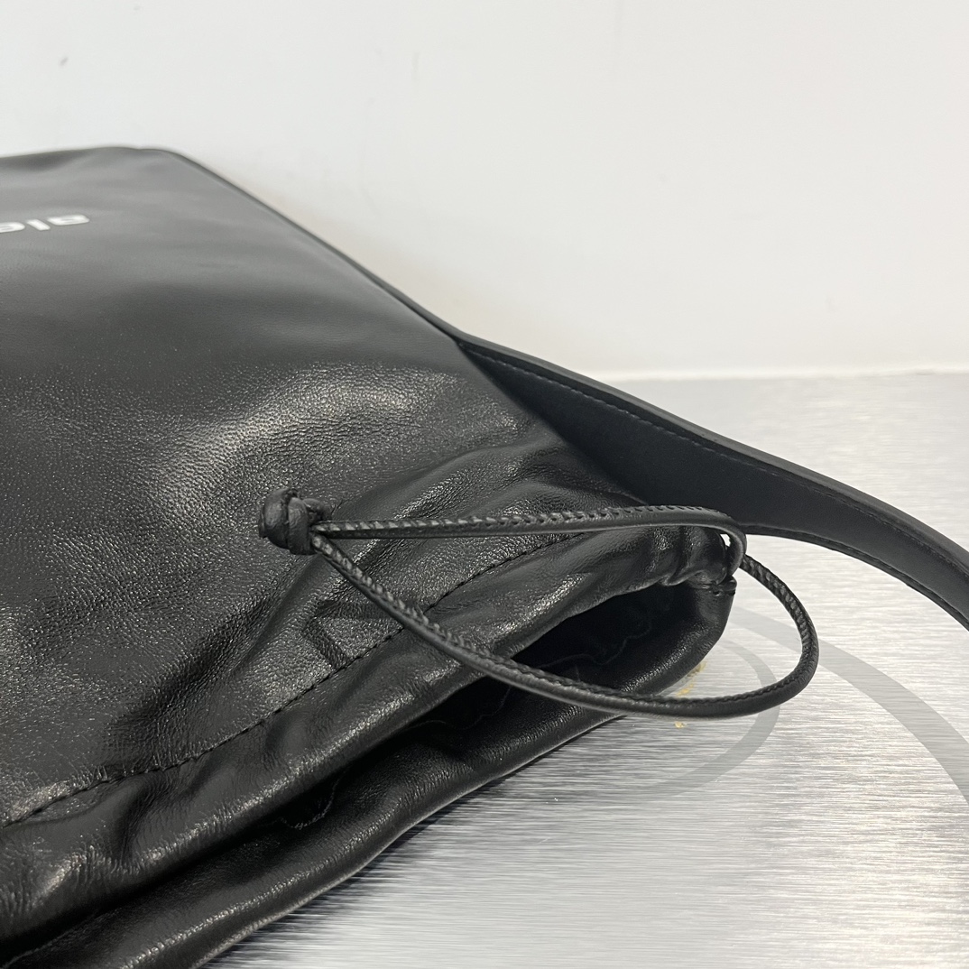 Alexander Wang’s High-Quality Customized Sheepskin King Pump Bucket Bag in Black, Size 27. - 图片 8
