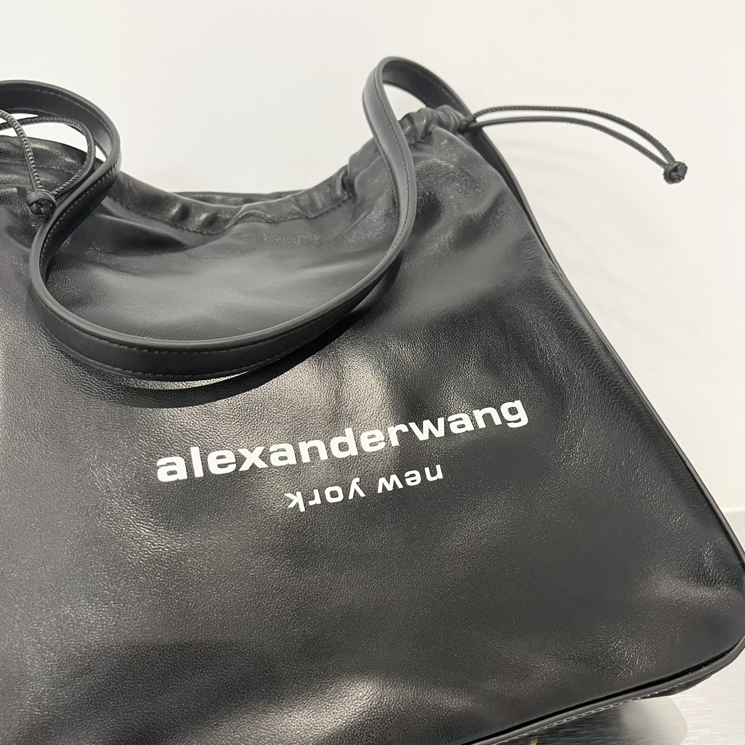 Alexander Wang’s High-Quality Customized Sheepskin King Pump Bucket Bag in Black, Size 27. - 图片 4
