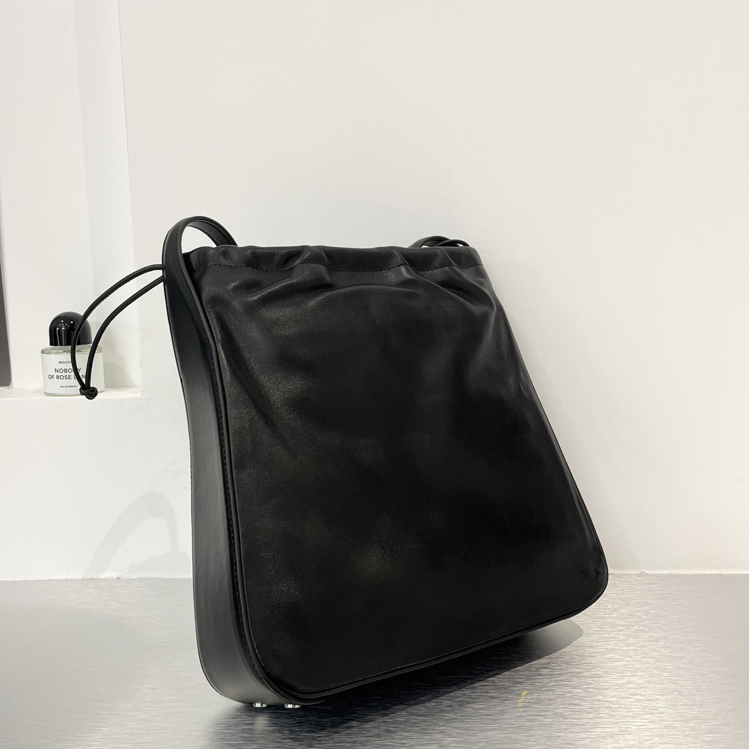 Alexander Wang’s High-Quality Customized Sheepskin King Pump Bucket Bag in Black, Size 27. - 图片 3