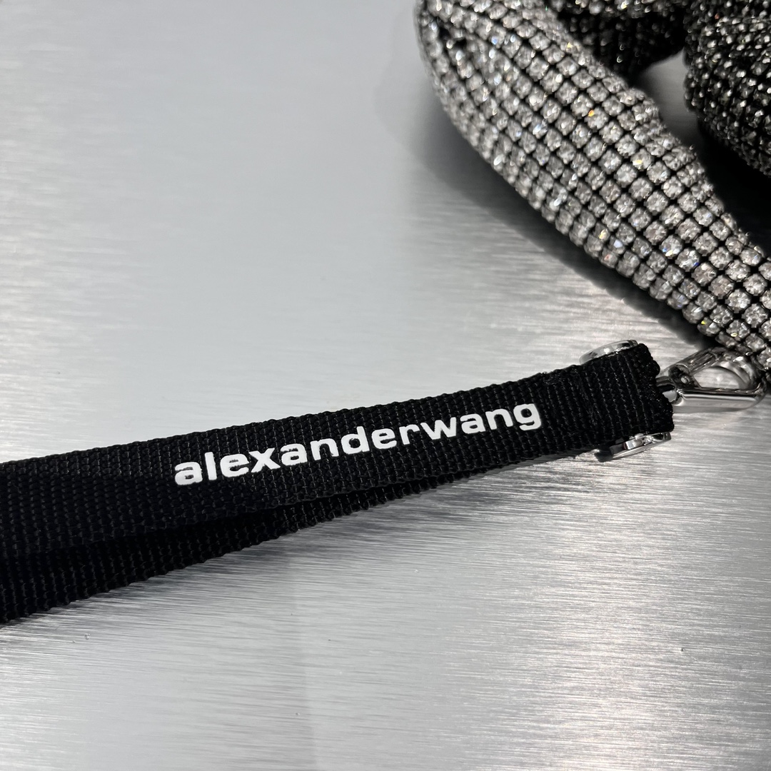 Alexander Wang Launches Limited Rabbit Year Capsule Collection with Crystal Wrist Bag. - 图片 8