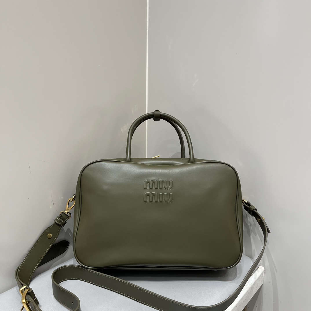 P900 segunda generación, nuevo bolso de Miumiu, color verde, versión mejorada de boutique, Miumiu ya no se limita al es…