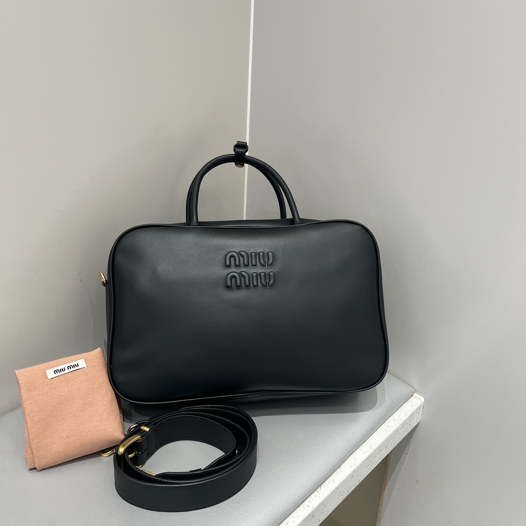 P900 segunda generación nuevo maletín MIUMIU color negro versión mejorada de mostrador, elegante y casual, miumiu ya no…