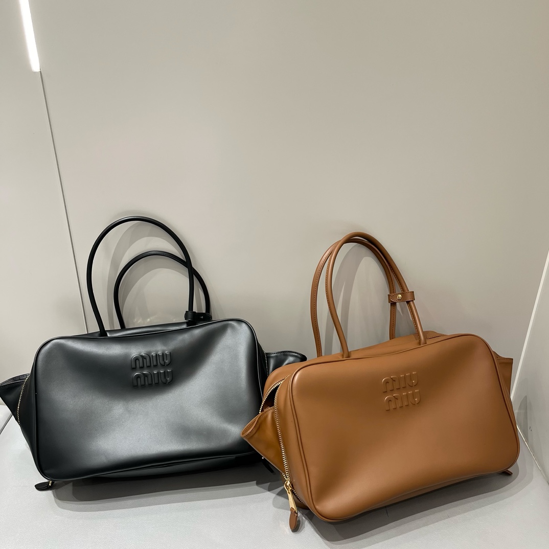 Miu Miu Product _drCqfaS7sucnEsuPPecwlxEZICOpQ3luYub8rFw