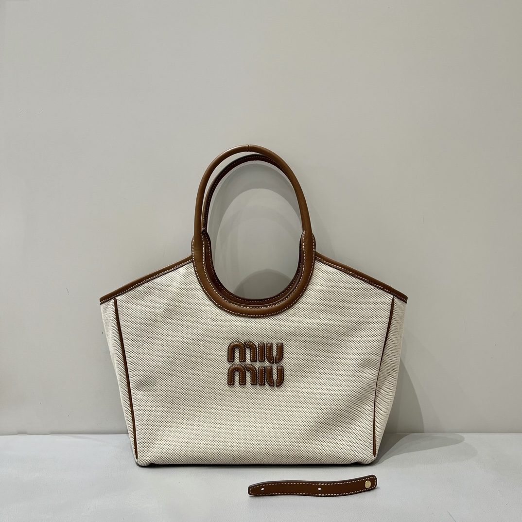 Miu Miu MiuMiu Isetan limited edition tote bag. New canvas fabric. Matched with top-grade imported calfskin. Carrying it every day on the street
