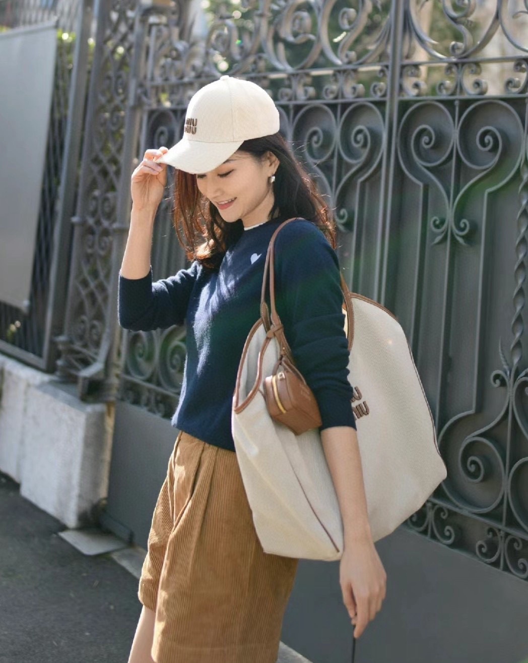 Miu Miu Product _d90qfUtYG-BeWoDLOqItOj7HCHCC_fDD4TQDQpg