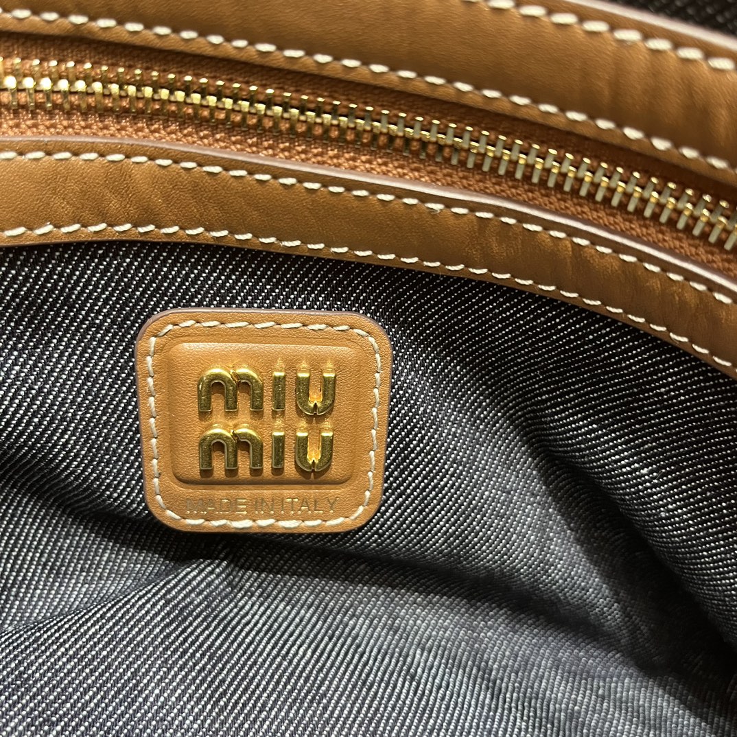 Miu Miu Trumpet details