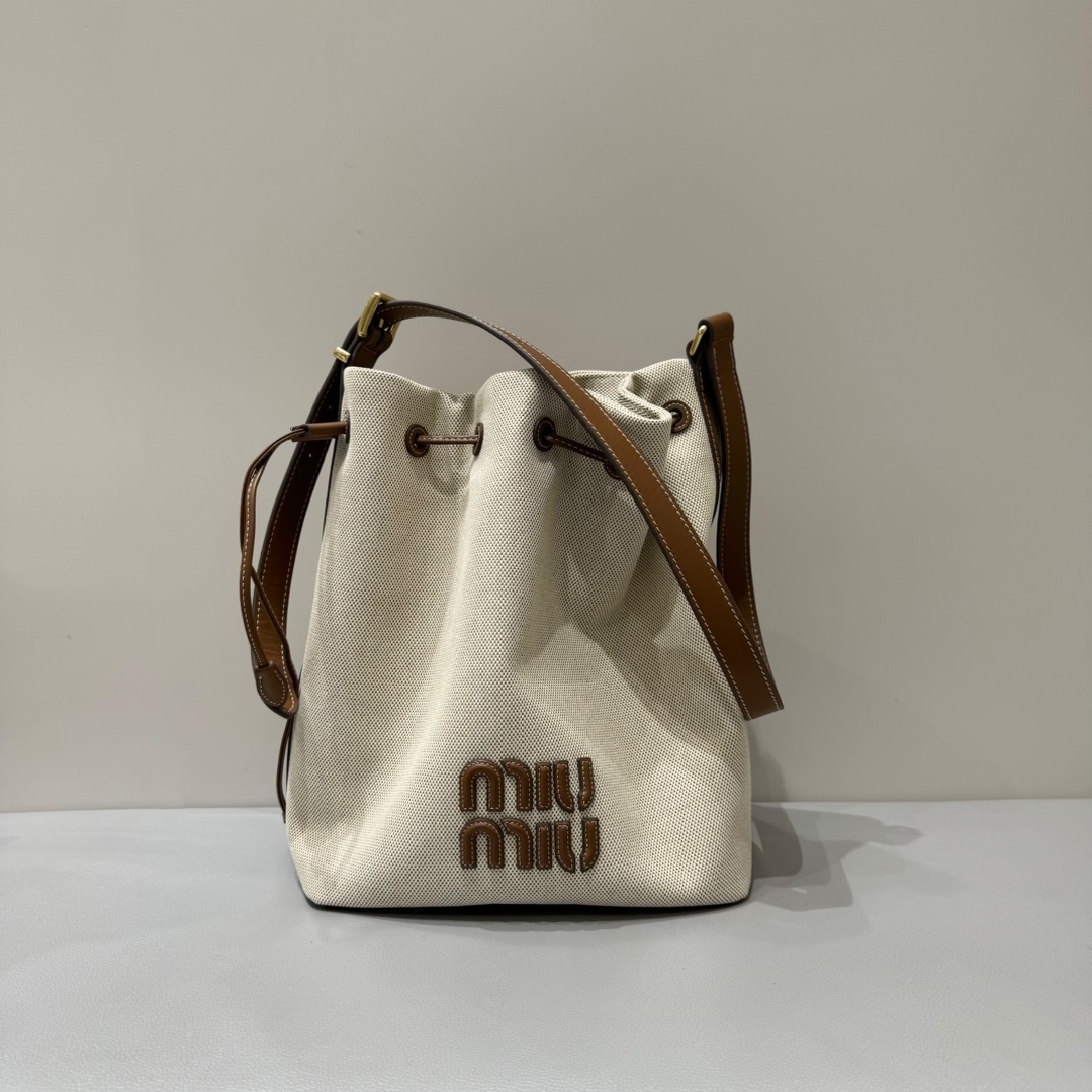 Miu Miu Miu2024ss show canvas and leather bucket bag