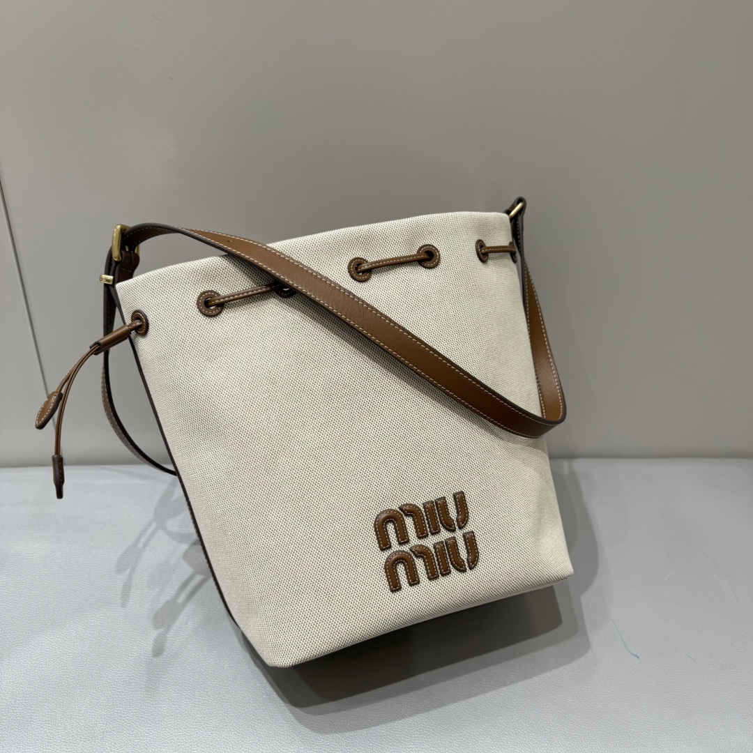 Miu Miu Miu2024ss show canvas and leather bucket bag