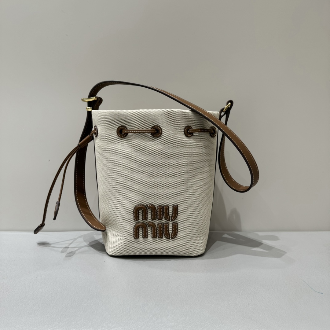 Miu Miu Miu2024ss show canvas and leather bucket bag