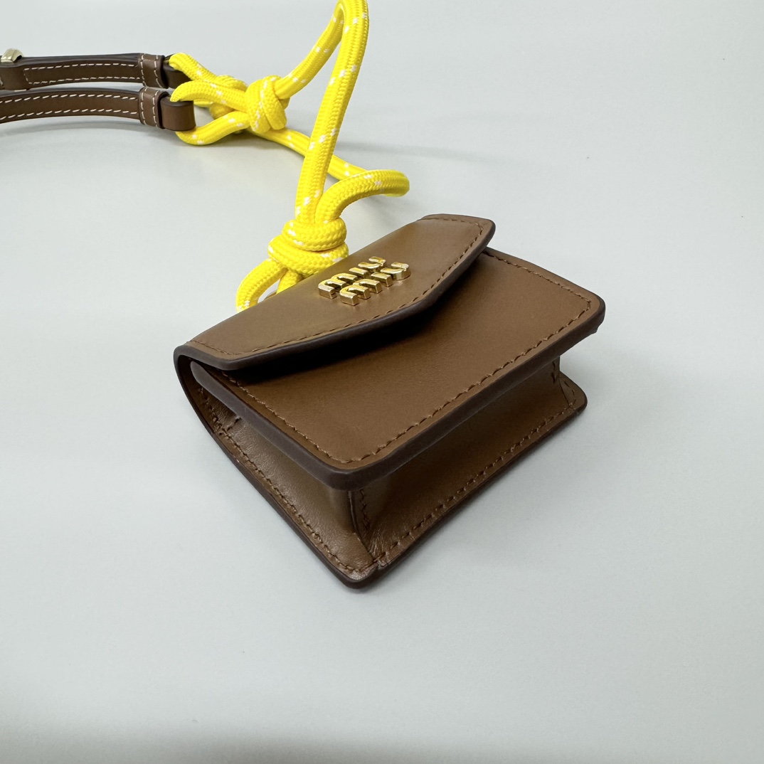 Miu Miu Miu strap earphone bag hanging bag yellow