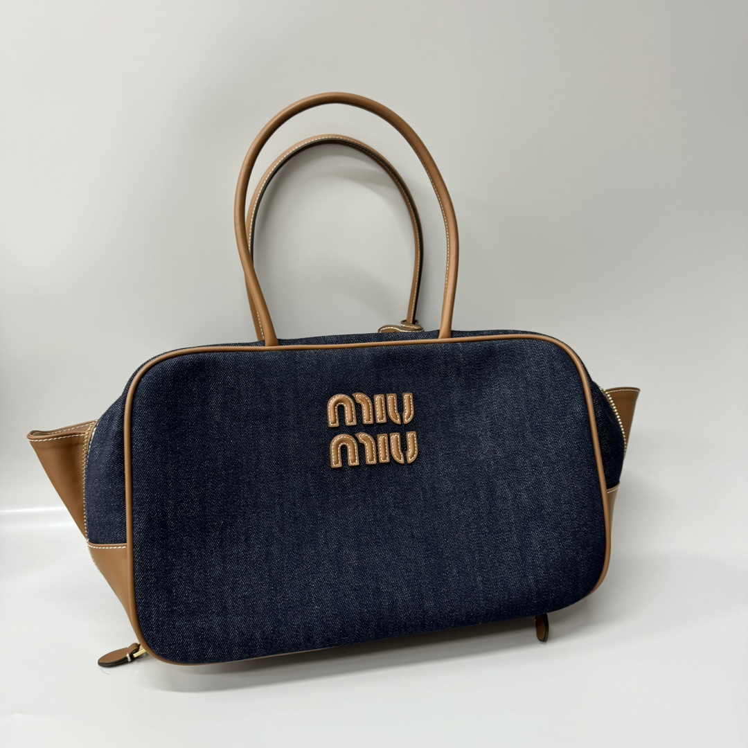 Miu Miu Product _duGqf5HFLsxfR7WyXe8jATPIq5fY4MmmCr4-R2g