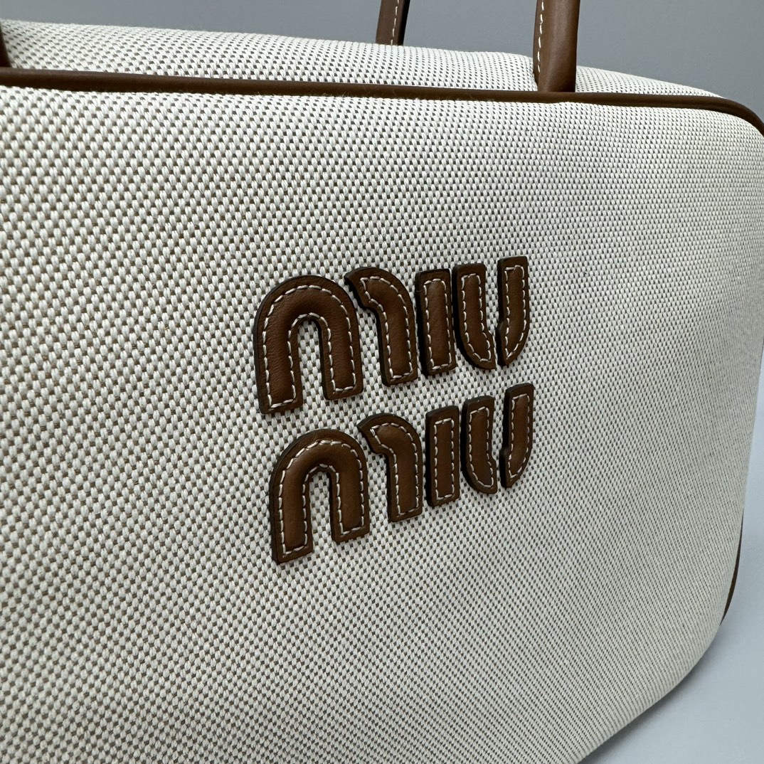 Miu Miu MIUMIU new product briefcase (long handle)