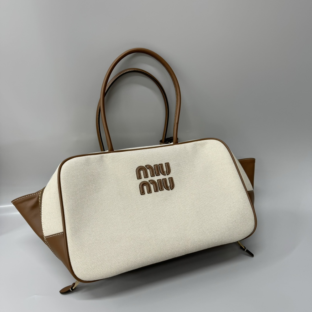 Miu Miu Product _d27qfAdb9fgCYVPdZ2X91JxiQZB9yAdzrjBOimA