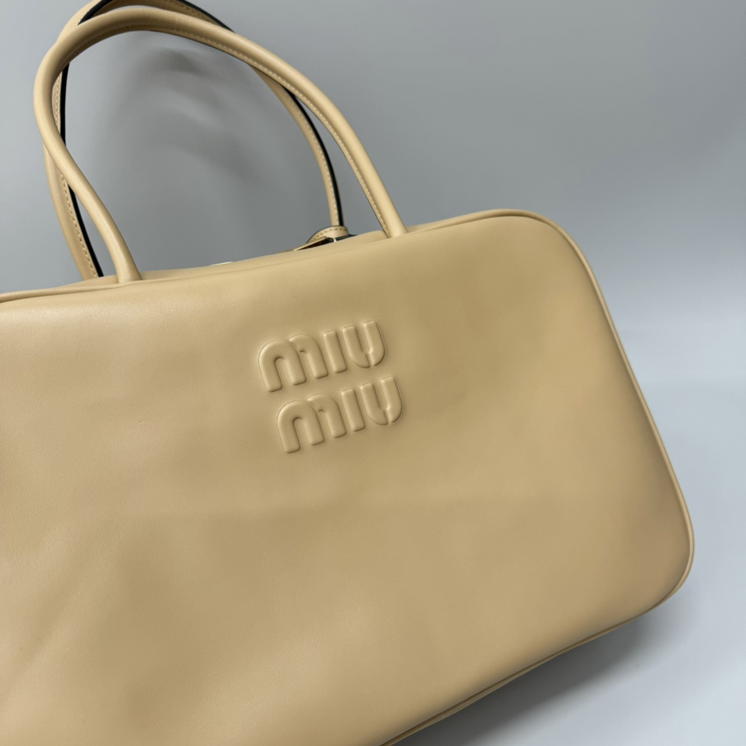 Miu Miu MIUMIU new product briefcase (long handle)