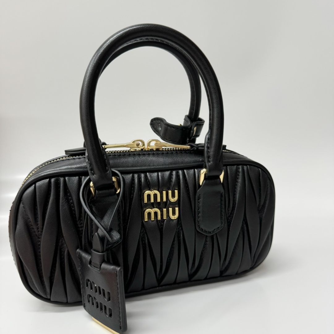 Miu Miu Product _dJ-qfUbeA9-_aoE5Wz-BOOiT2OnVGYuZ0mkJlhA