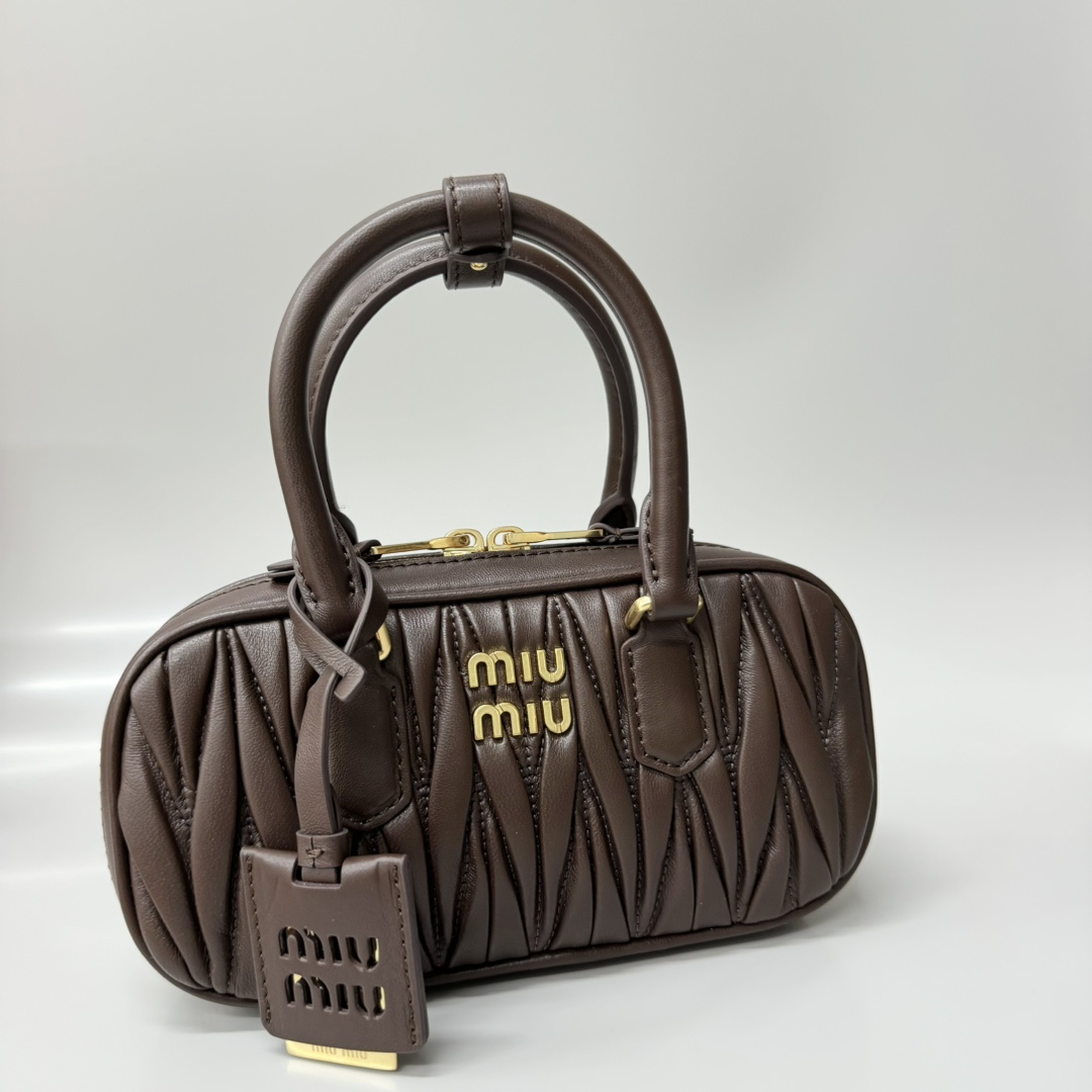 Miu Miu Product _dO3qfDspMNPqMUpZD9eEanYBPTPr6i3LcmI9ORg
