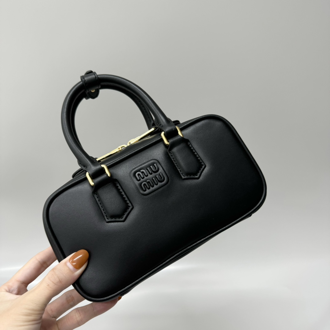 Miu Miu Product _duRqfU7n5lDciuf8RGJ816mUC0VN6Ai87nXAO3w