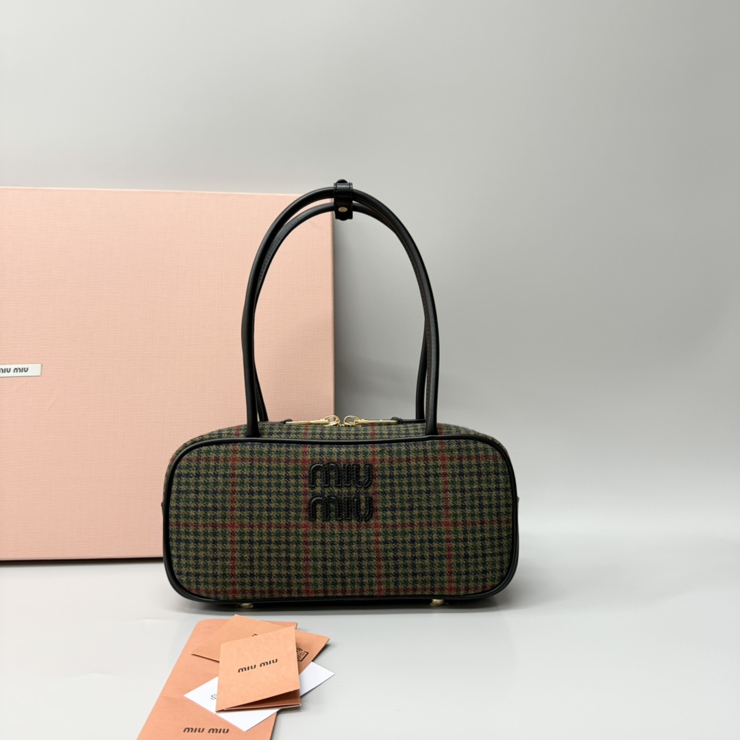 Miu Miu Product _dxeqf1duuWsmJ0s_nh1mUvovi1ISjslpOkBGS8Q
