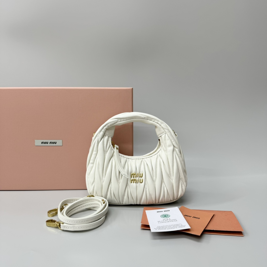 Miu Miu Product _dppqf2BVcmV2udTvTEKhW02dgvSRoFjBSn41PCw