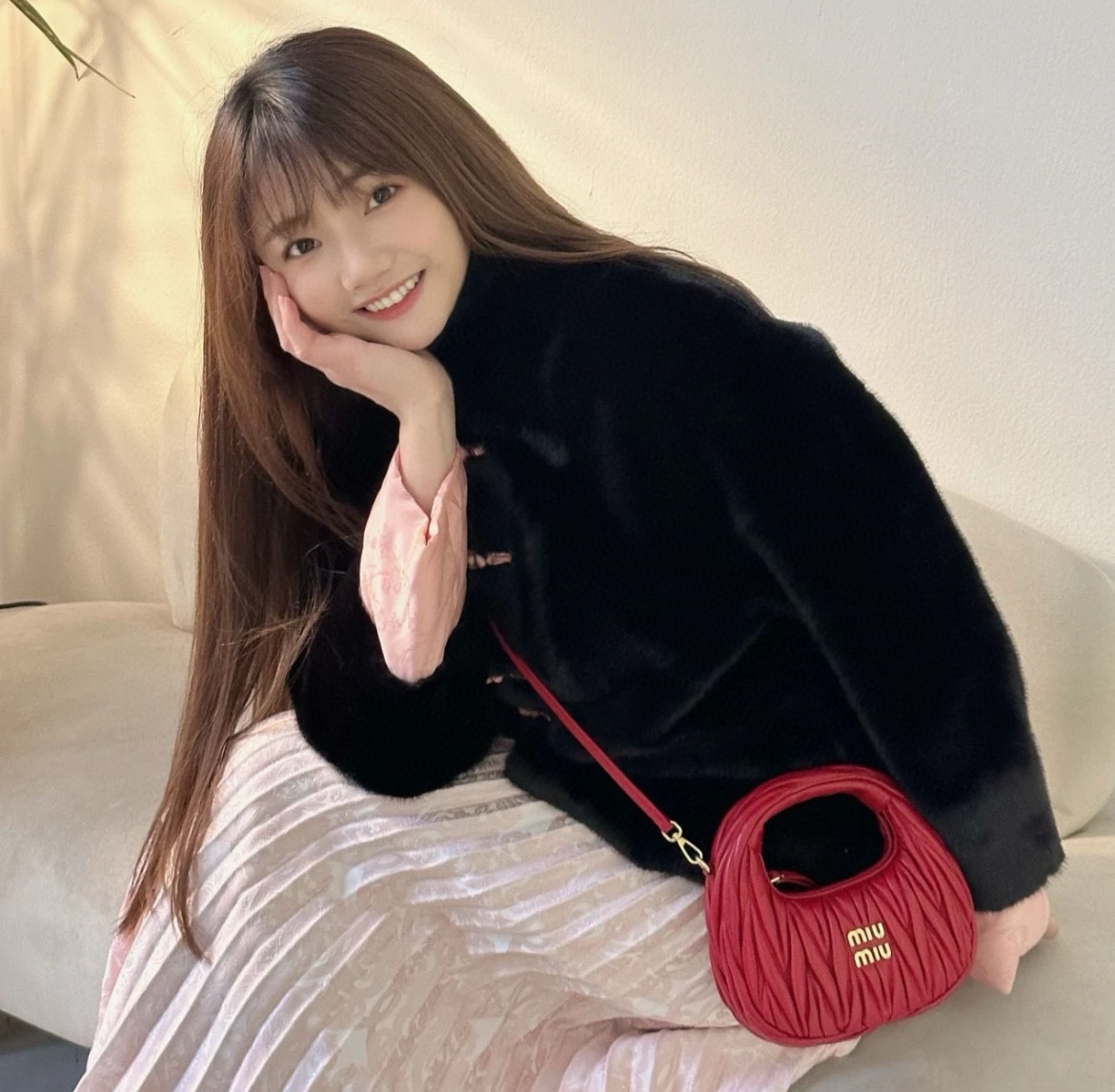 Miu Miu Product _dlZqfudFxkFSKmPe0ImcJUTiJ-72jtT56wowvsA