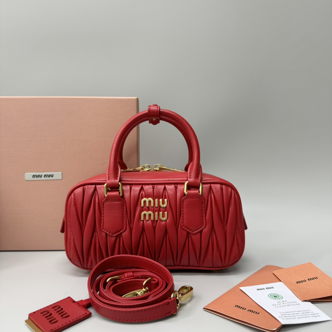 Miu Miu MiuMiurectangular pleated bowling ball