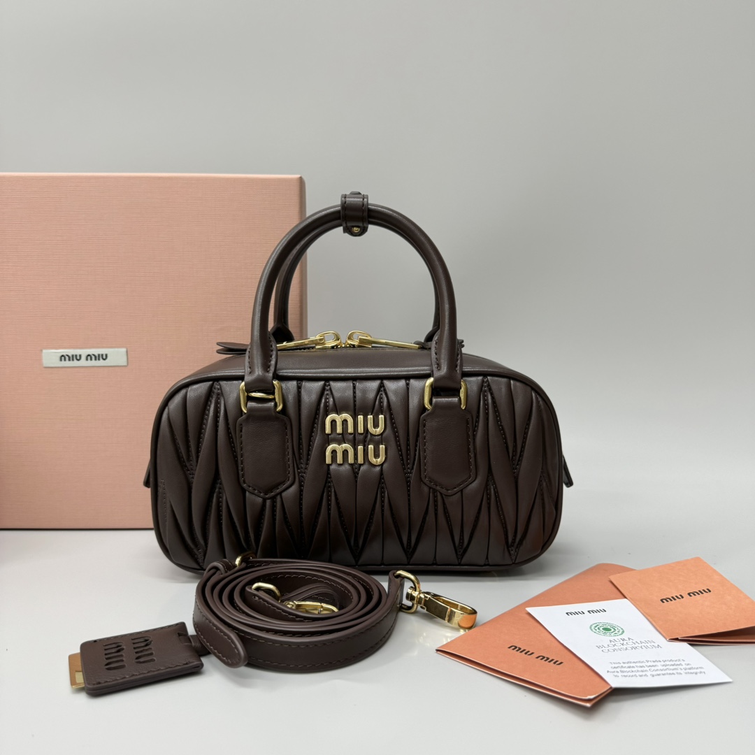 Miu Miu MiuMiurectangular pleated bowling ball