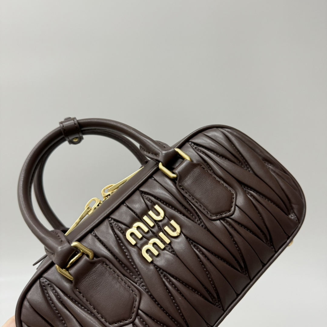 Miu Miu MiuMiurectangular pleated bowling ball