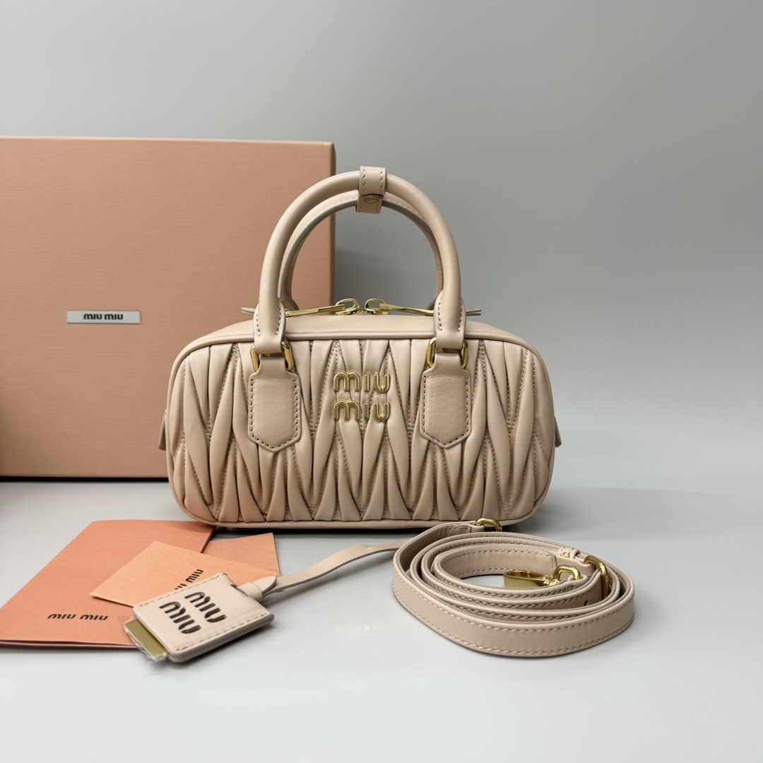 Miu Miu MiuMiurectangular pleated bowling ball