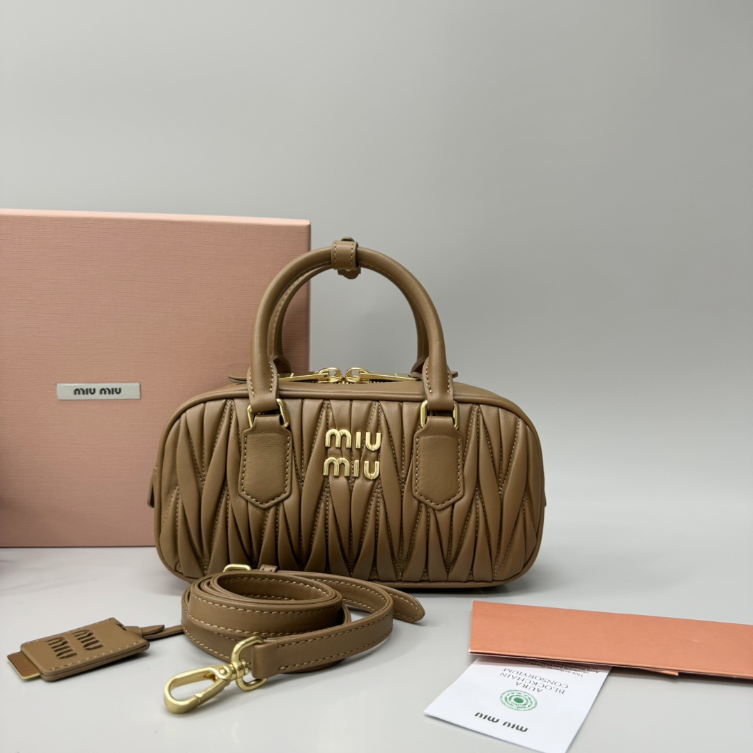 Miu Miu MiuMiurectangular pleated bowling ball
