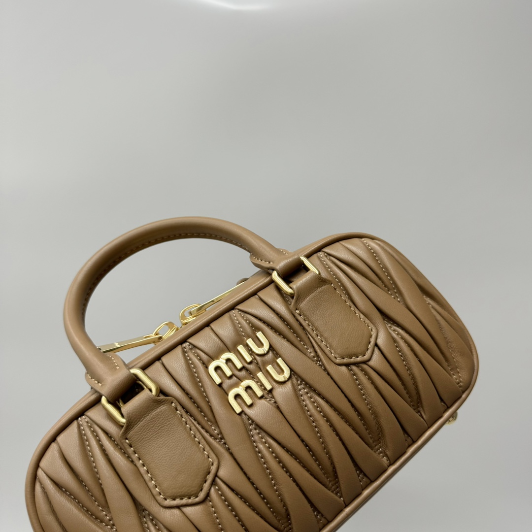 Miu Miu MiuMiurectangular pleated bowling ball