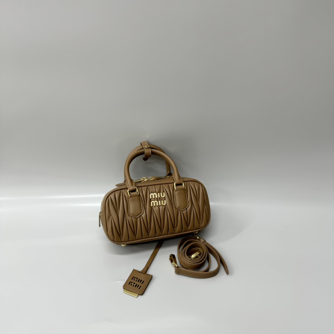 Miu Miu Product _dknqfQ0ycBifpEc8L4VhtVgghRo-BE-h3Z2b1Rg
