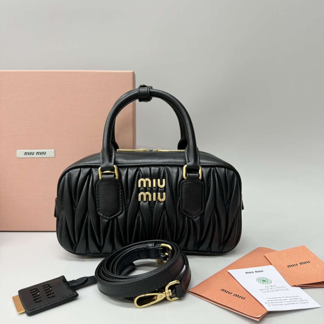 Miu Miu MiuMiurectangular pleated bowling ball