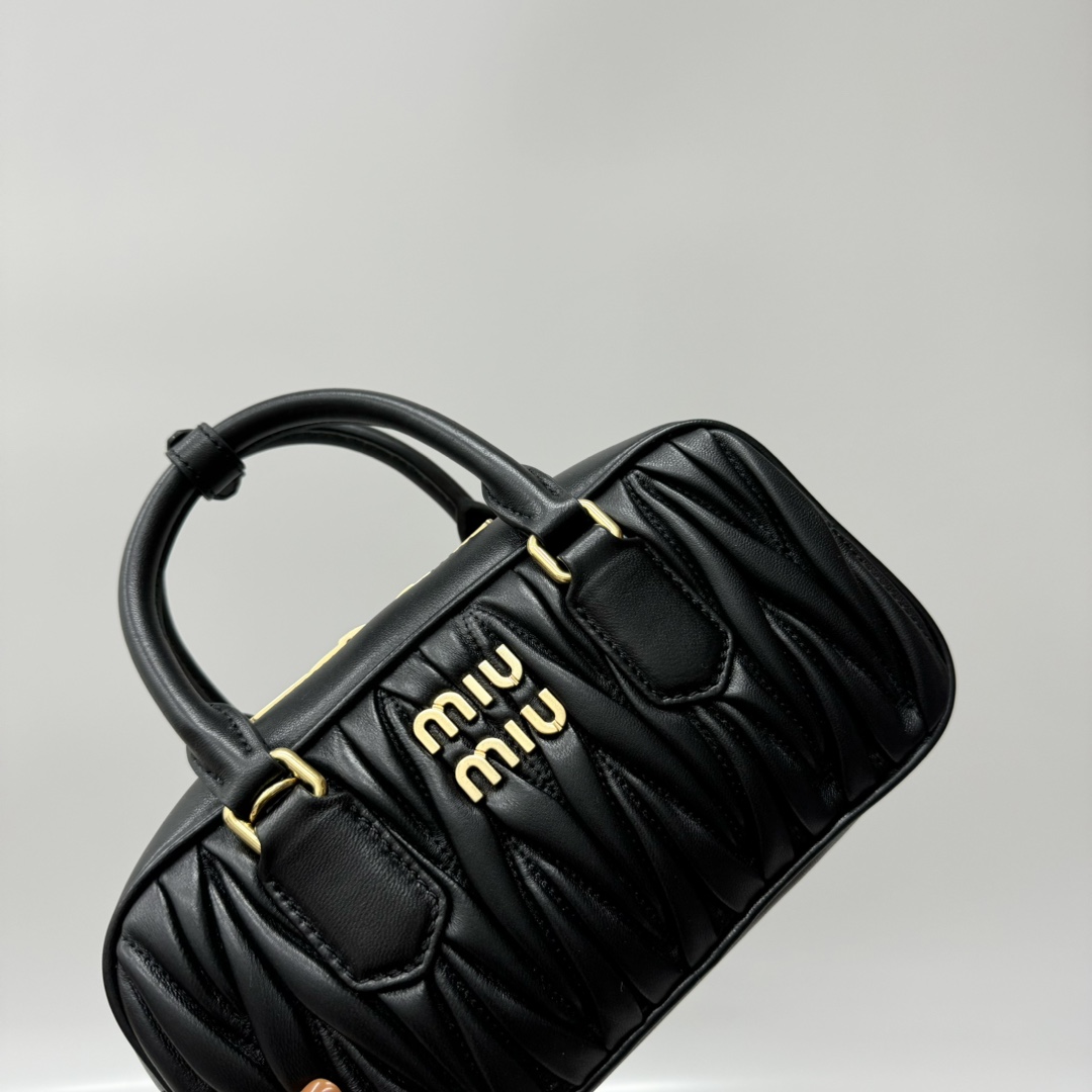 Miu Miu MiuMiurectangular pleated bowling ball
