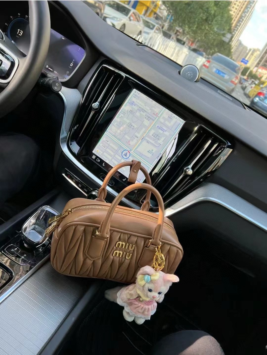 Miu Miu Product _df3qfbmqtxusA4IPRFeoF9QcEkCRFOJUnC2Vo8g