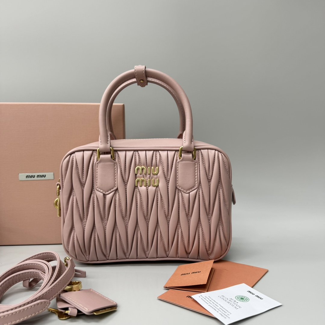 Miu Miu Product _de-qf2s4zvhtazqmkjuPc5mZsPC1daMn-yAfQNw
