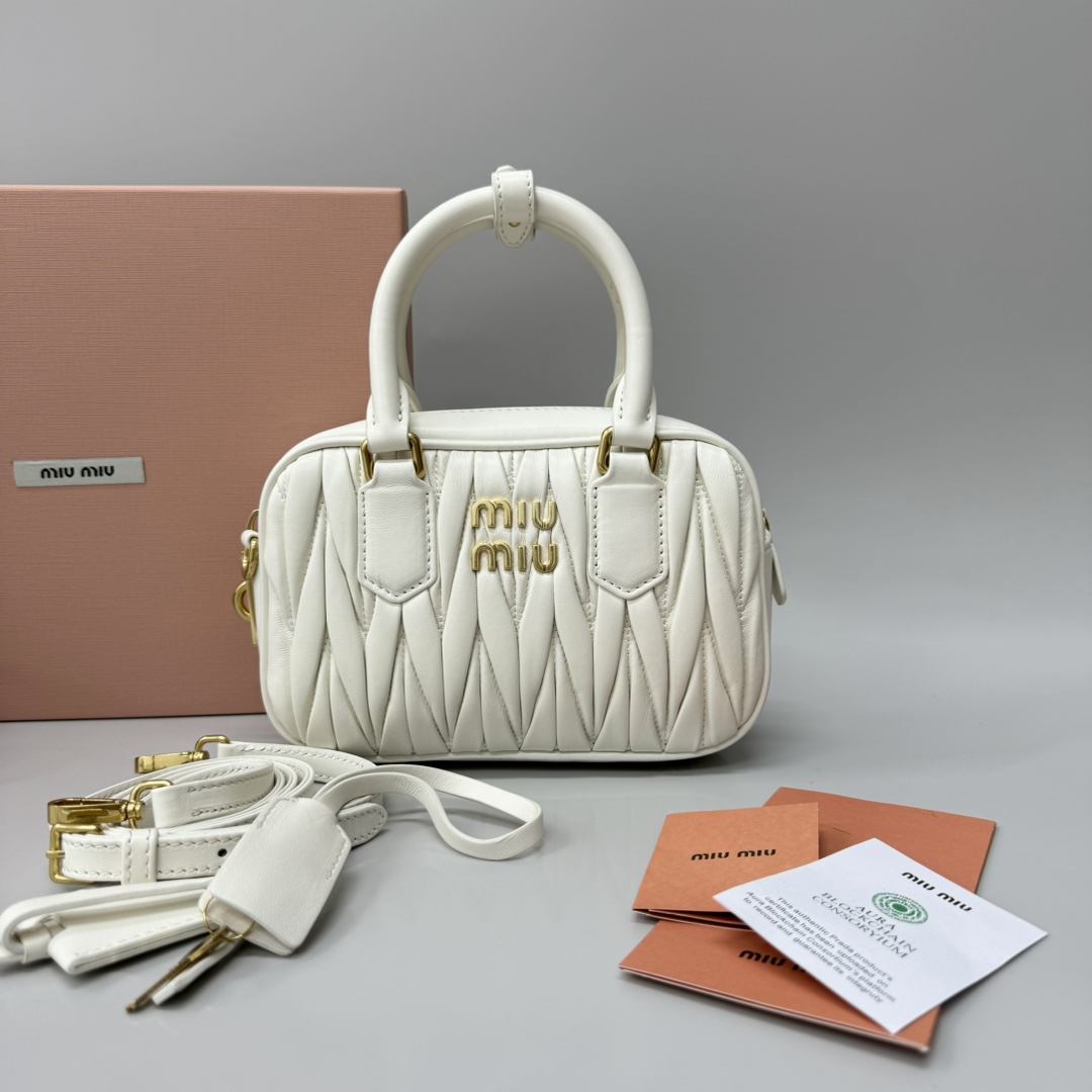 Miu Miu Product _dxqqfAozc7mJYQpoG_3wO7E1f63iibrBYSLtJTw