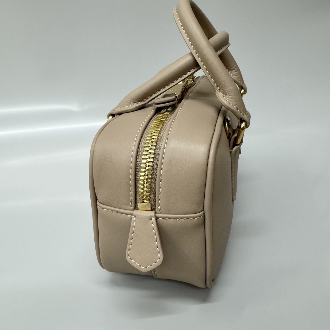 Miu Miu Bean paste color